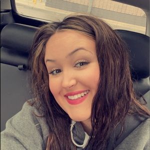 Meet your Posher, Lauren